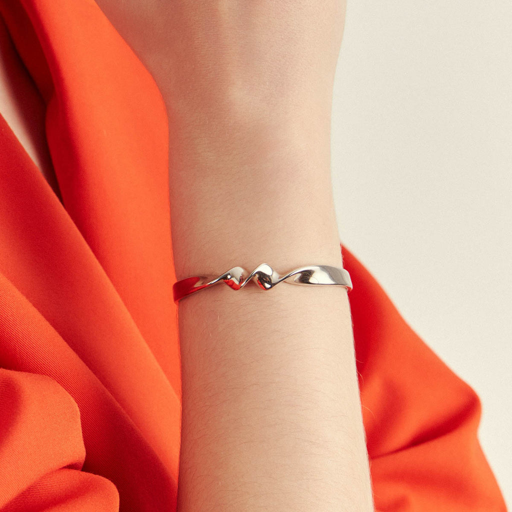 Bracelete Trama